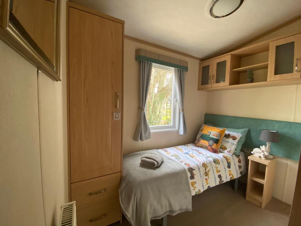 Rew Farm Country And Equestrian Accommodation - Sunset Lodge 멜크샘 외부 사진